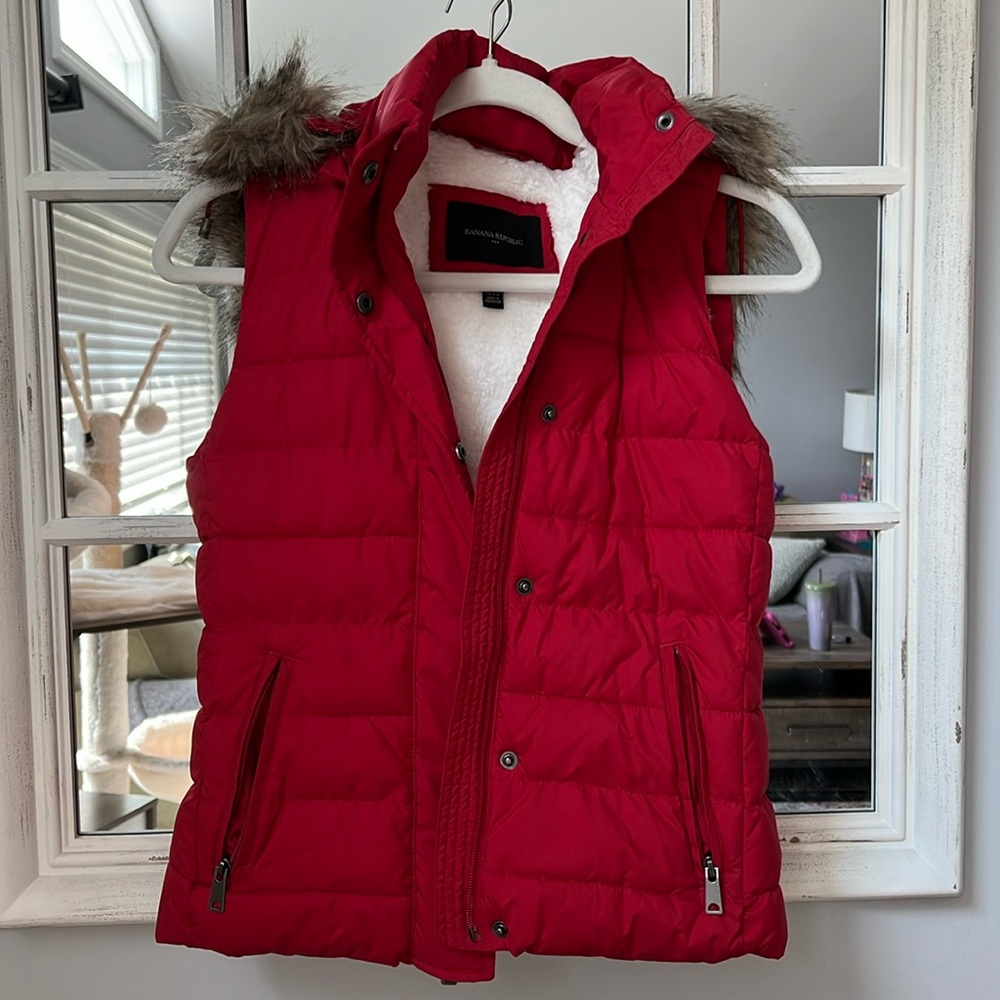 Banana Republic Red faux fur hooded vest. Size Petite XXS